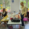 devojčica čuva seosku školu od zatvaranja