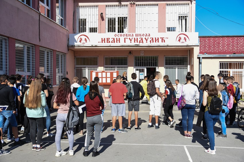 Puno gradiva, ko je naučio, naučio je.