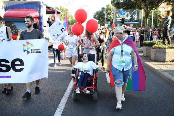 Drugu godinu za redom Sanja i Anđela prisustvuju na beogradskom Prajdu