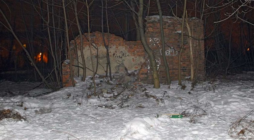 Wyrzuciła Madzię w tych gruzach