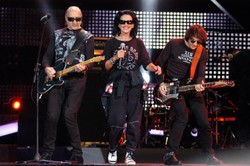 Maanam wraca do grania, ale bez Kory. Jest nowa wokalistka i awantura!