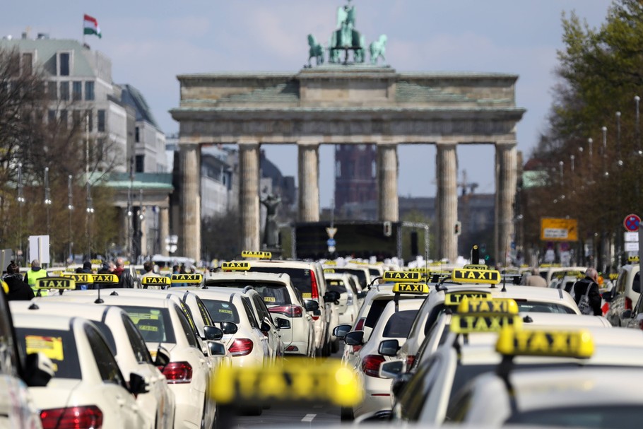 Protest przeciwko Uberowi w Berlinie (kwiecień 2019 r.)