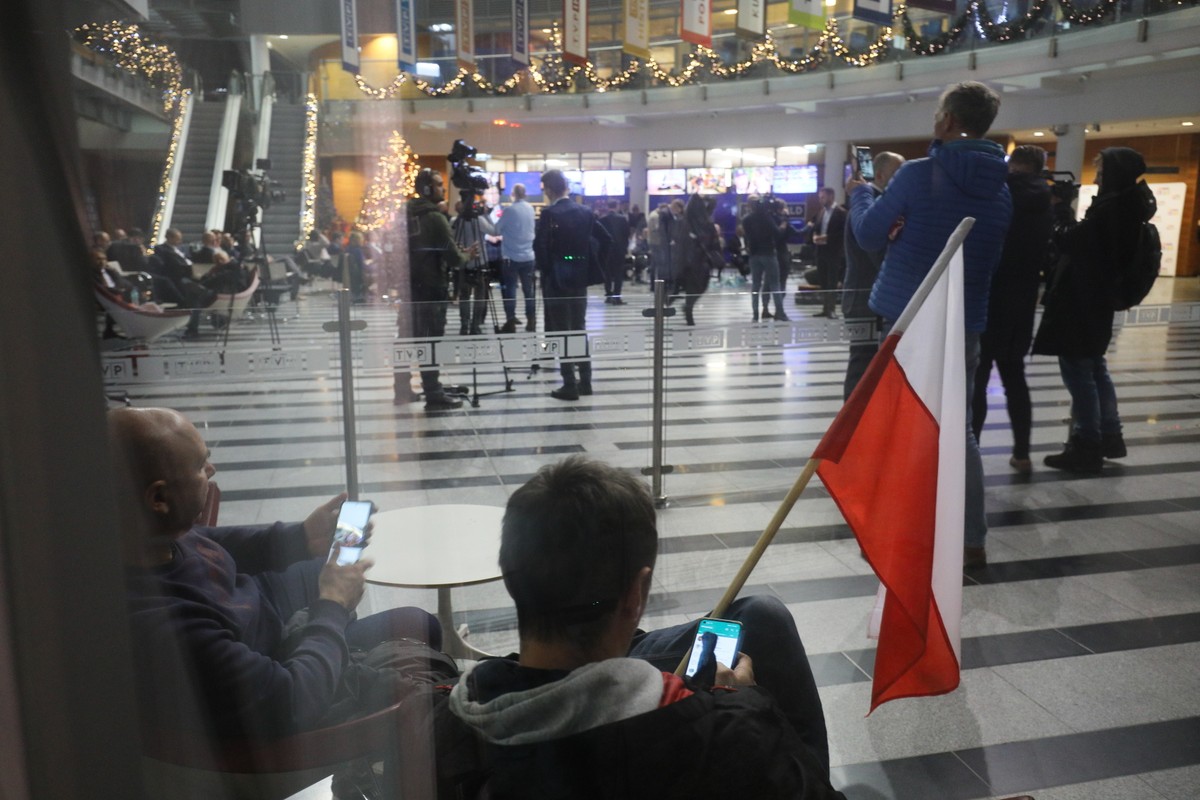 Warszawa, 19.12.2023. Politycy PiS w budynku TVP przy ulicy Woronicza w Warszawie