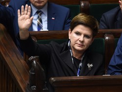 Szydło pod ostrzałem internautów. Pytali o imigrantów, 500 złotych na dziecko...