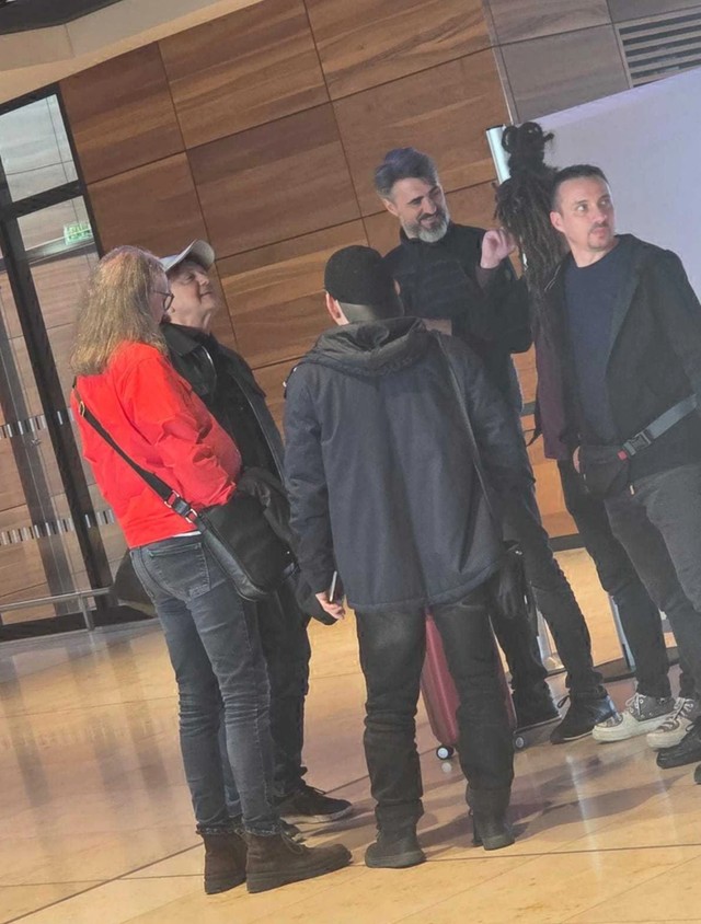Zdravko Čolić na aerodromu, paparaco