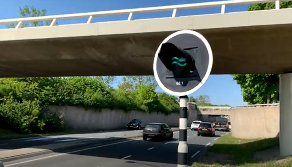 Pomáhajú vodičom získať predstavu o tom, ako majú jazdiť, aby využili zelenú vlnu.