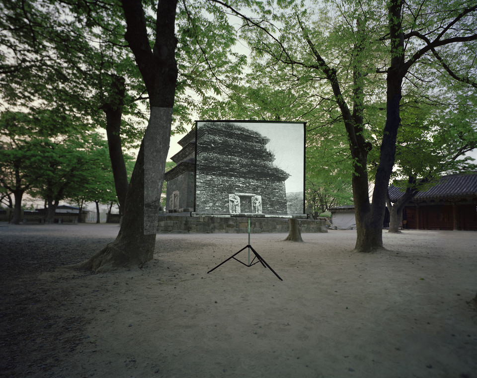 historic present011_160x127(cm)_Pigment print_2009_Bunhwang temple Pagoda