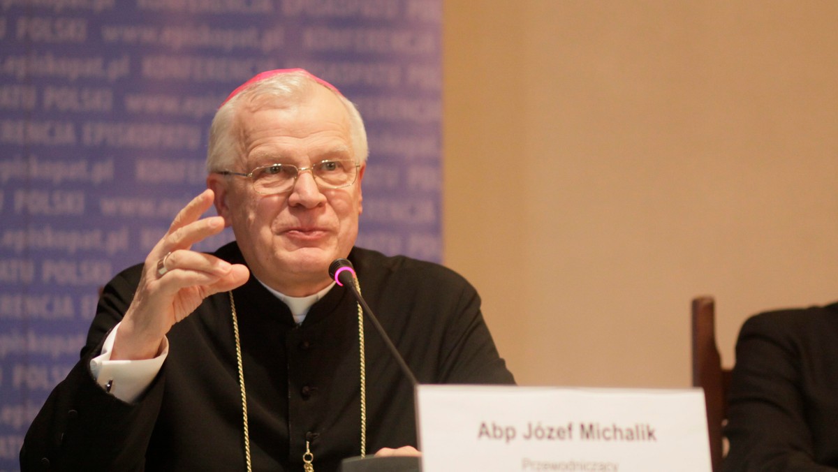 Przewodniczący Konferencji Episkopatu Polski, metropolita przemyski abp Józef Michalik w homilii wygłoszonej podczas procesji Bożego Ciała w Przemyślu powiedział, że eksperymenty in vitro są "związane z grzechem złamania prawa natury".