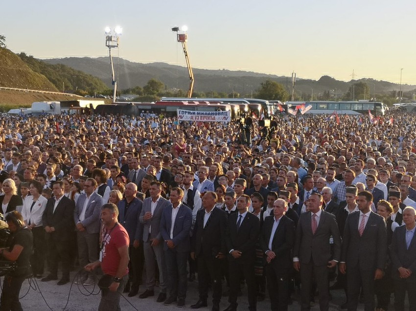 Otvaranju prisustvuje nekoliko hiljada građana