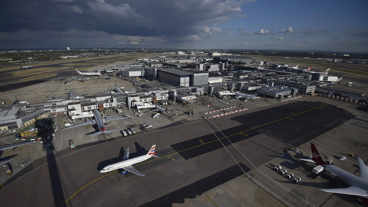 Międzynarodowe lotnisko Heathrow w Londynie na krótko zawiesiło dziś odloty z jednego z terminali po wykryciu podejrzanego przedmiotu podczas kontroli bagażowej - poinformowała londyńska policja, która bada sprawę.