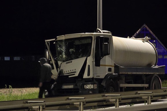 (FOTO, VIDEO) SUDAR DVA KAMIONA Saobraćajna nesreća u Novom Sadu: Uviđaj je u toku