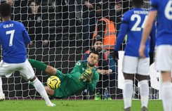 Liga angielska: Fabiański wrócił po kontuzji i obronił karnego