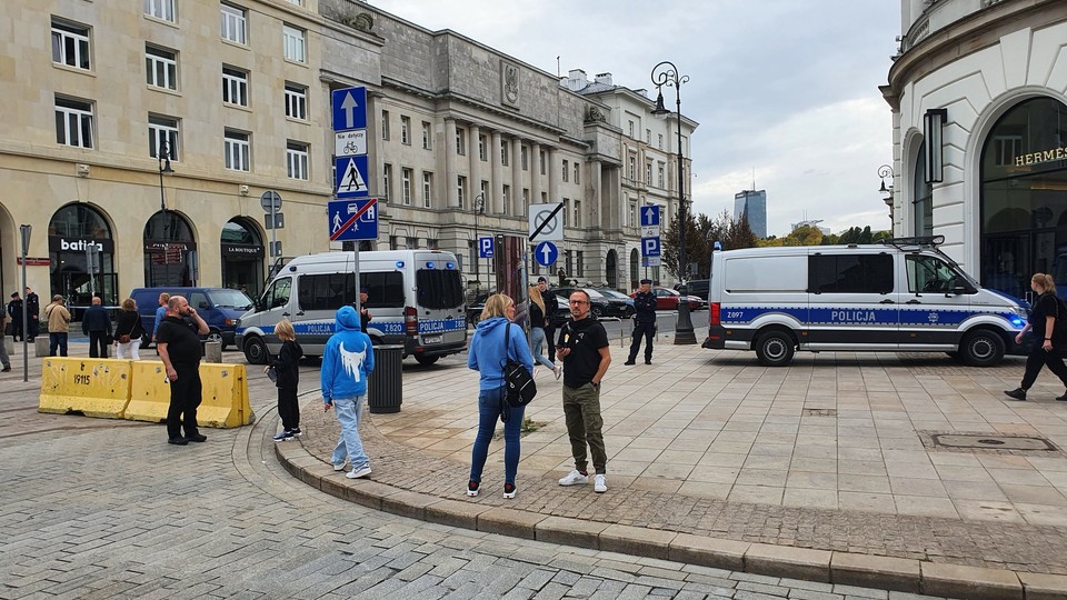 Cały plac Piłsudskiego został odcięty