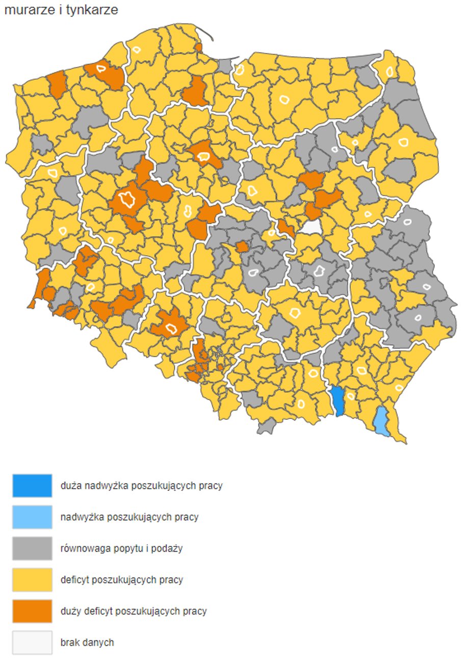 Na żółto i pomarańczowo zaznaczono powiaty, w których występują deficyty kandydatów do pracy w zawodach murarza i tynkarza. To oznacza, że liczba ofert pracy znacząco przewyższa liczbę chętnych. 