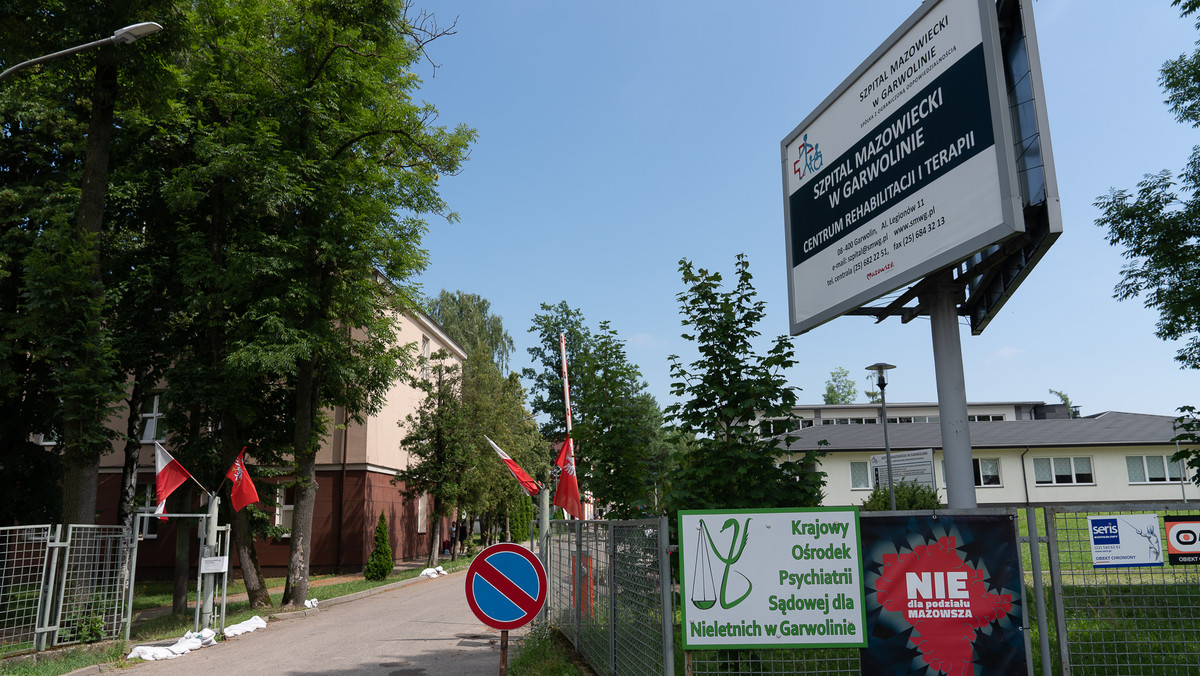 - Brak mi słów. To nie są metody terapeutyczne, tylko systemowe upokarzanie i znęcanie się nad dziećmi - tak o ujawnionych przez nas kulisach pracy zespołu psychiatrów i terapeutów oddziału leczenia nerwic w Garwolinie (woj. mazowieckie) mówi dr Agnieszka Dąbrowska, psychiatra dziecięca. <a href="https://wiadomosci.onet.pl/warszawa/pizamki/ppbf3kt" id="2d7c66c5-8878-4889-a023-53acb3ffb208">Reportaż od rana można przeczytać w Onecie.</a>