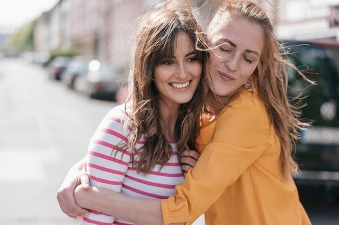 Wer mit folgenden Sternzeichen befreundet ist, kann sich glücklich schätzen: Sie alle haben Charaktereigenschaften, die zu mehr Lebensfreude verhelfen.