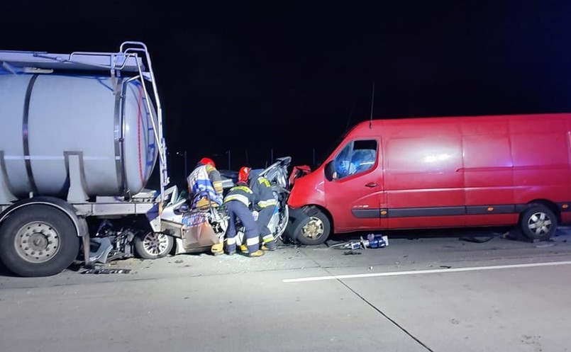 Policyjny radiowóz zmiażdżony na autostradzie A4