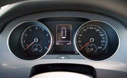 Volkswagen golf, którym papież Franciszek jeździł w Polsce sprzedany. Ile zapłacił tajemniczy kupujący?