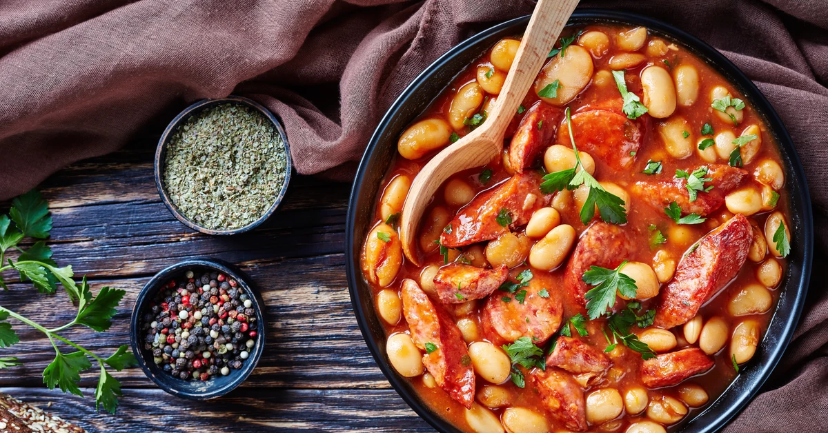 Pyszny obiad na wtorek. Podajemy przepis, Ty gotujesz. Fasolka po bretońsku trochę inaczej