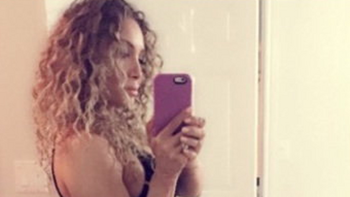 Lyzabeth Lopez, jedna z najpopularniejszych trenerek fitness, którą obserwują blisko dwa miliony użytkowników Instagrama, wie jak przykuć uwagę. Na swoim profilu na portalu społecznościowym kobieta zamieściła zdjęcie, na którym zaprezentowała seksowną pupę.