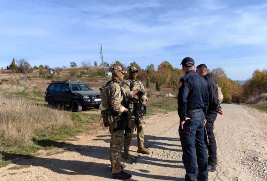 Vojska u potrazi za dvostrukim ubicom