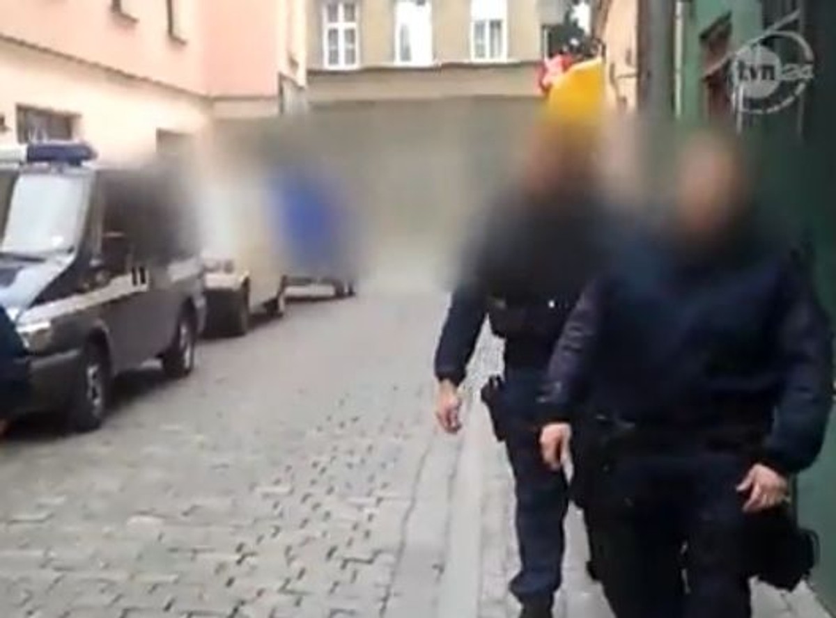 Policjanci nagrani przez reportera TTV