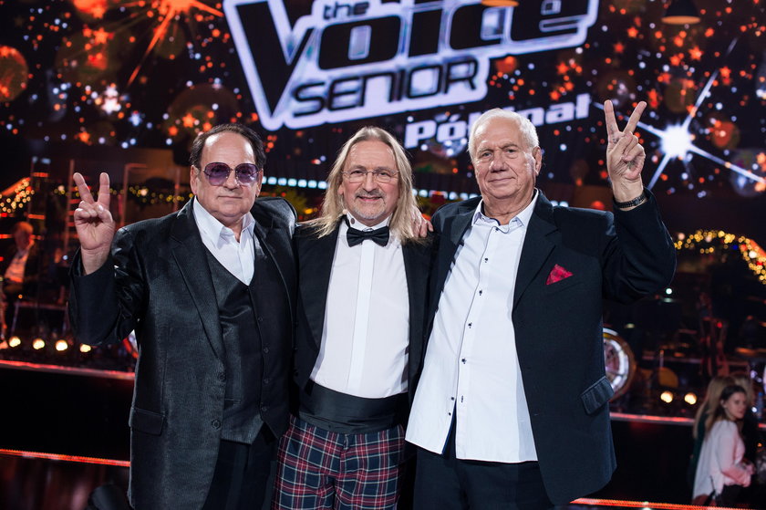 Uczestnicy "The Voice Senior" z Markiem Piekarczykiem 