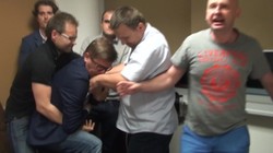 Jak wyglądała akcja prokuratury i ABW w siedzibie "Wprost". ZDJĘCIA Z NAGRANIA