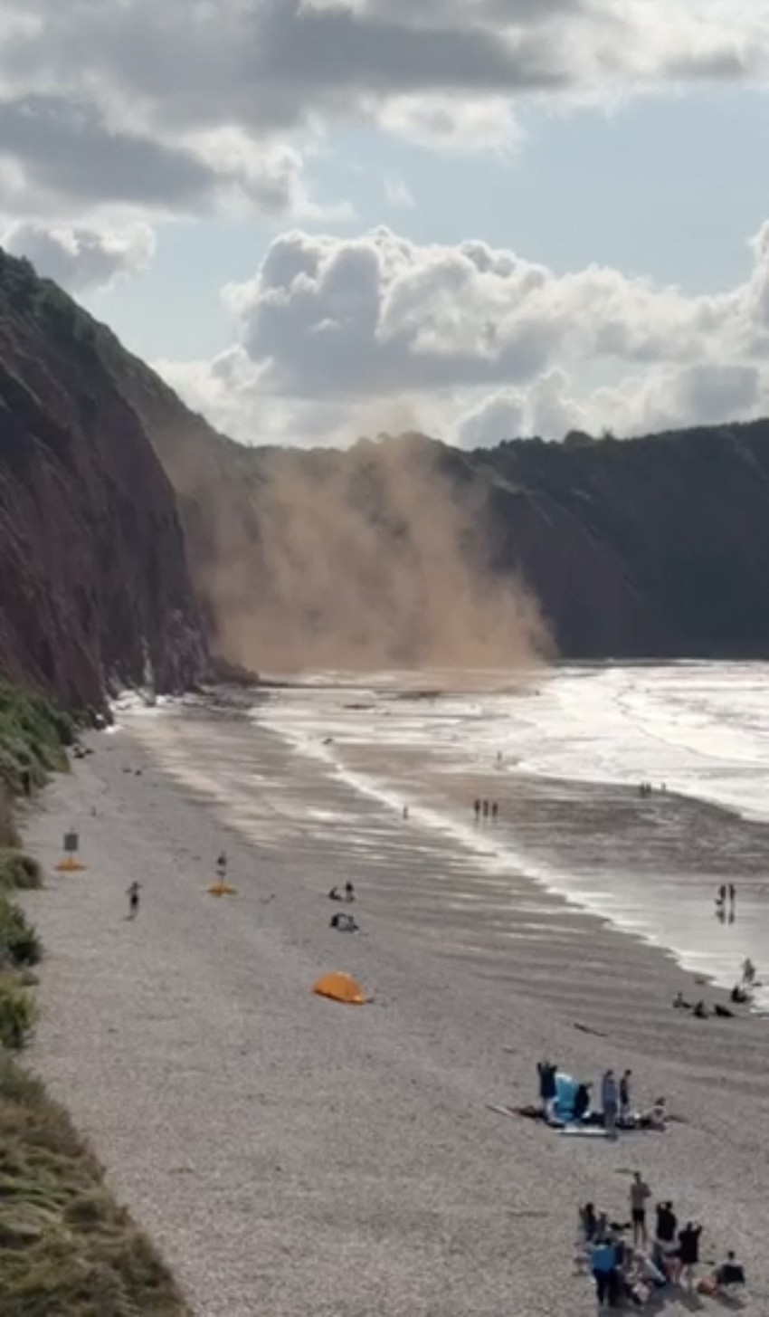 Odron litice na plaži u Velikoj Britaniji
