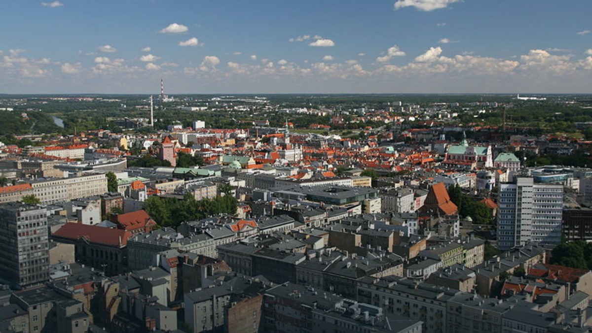 Pozwoli to na remont 23 zabytków - w tym secesyjnych kamienic przy ul. Roosevelta, a także budynków sakralnych na Starym Mieście i Ostrowie Tumskim. Pieniądze pozwolą na przeprowadzenie prac konserwatorskich, restauratorskich, a także roboty budowlane zabytkowych budynków na obszarze miasta, które nie są własnością gminy.