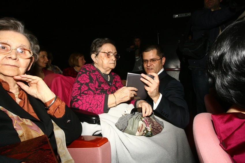 Vuk Jeremić sa bakom na dodeli nagrada