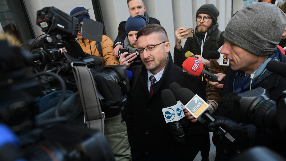 W sprawie dotyczącej wyjazdu służbowego sędziego Pawła Juszczyszyna do Warszawy otrzymaliśmy sprzeczne sygnały, można było odnieść wrażenie pewnego zamieszania; przekazaliśmy obu stronom, iż oczekujemy na wyjaśnienie tej nietypowej sytuacji - poinformował dyrektor CIS Andrzej Grzegrzółka.