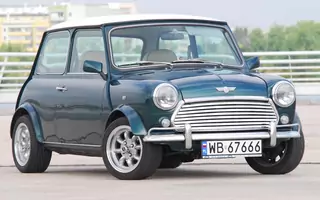 Mini Cooper ma 60 lat. Małe auto wciąż podbija serca kierowców