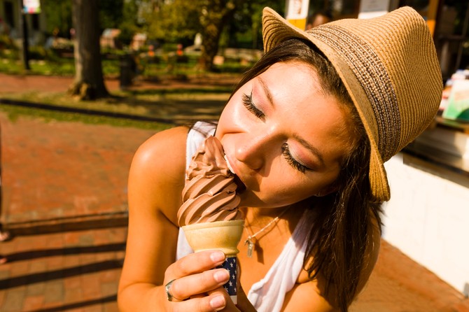 Sladoled je kalorična hrana sa visokim udelom šećera i masti u kojem se može uživati u umerenim količinama