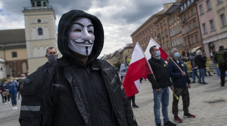 Guy Fawkes maszkos tüntetők Lengyelországban