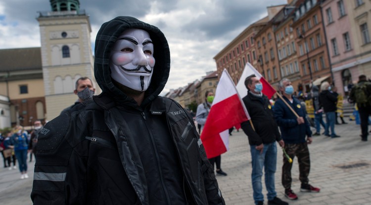 Guy Fawkes maszkos tüntetők Lengyelországban