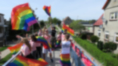 Aktywiści LGBT rozmawiali z mieszkańcami Ostrowa Wlkp. W ich stronę ktoś rzucił petardę