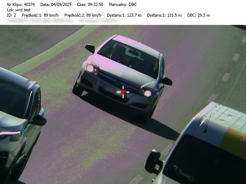 Odstęp między pojazdami - policja robi zdjęcia kierowcom
