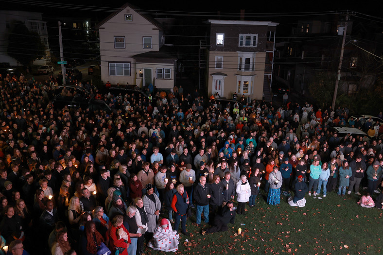 Ceremonia upamiętniająca zabitych w strzelaninie w stanie Maine, 29 października 2023 r.