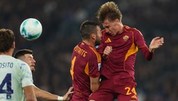 Pechowa interwencja Ziółkowskiego. Po przerwie już nie wyszedł na boisko