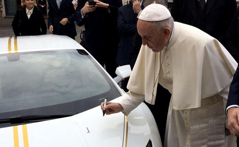 Papież Franciszek i Lamborghini Huracan