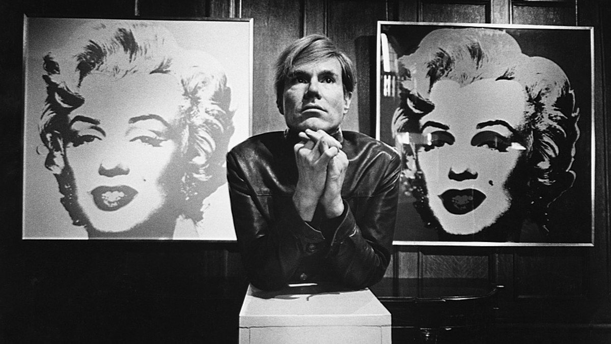 „Jestem człowiekiem znikąd” – mawiał Andy Warhol. Kim tak naprawdę był? Dziwakiem w srebrnej peruce, przereklamowanym artystą, a może geniuszem, który każdy przedmiot zamieniał w sztukę? Po przeczytaniu tego alfabetu odkryjesz nieco z jego tajemnicy.