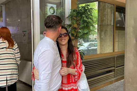 "POTREBE SVODIMO NA MATERIJALNE, A ODNOSI SU INSTANT" Jelena pevaču rodila troje dece, on priznao: "U braku sam nezreo"