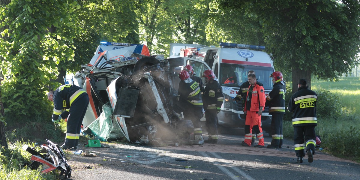 Straszna śmierć strażaka. Pozostałe osoby z karetki miały więcej szczęścia