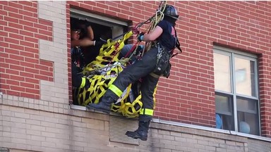 USA: 70-latka waży 413 kilogramów. Potrzebowała dźwigu, żeby wyjść z domu