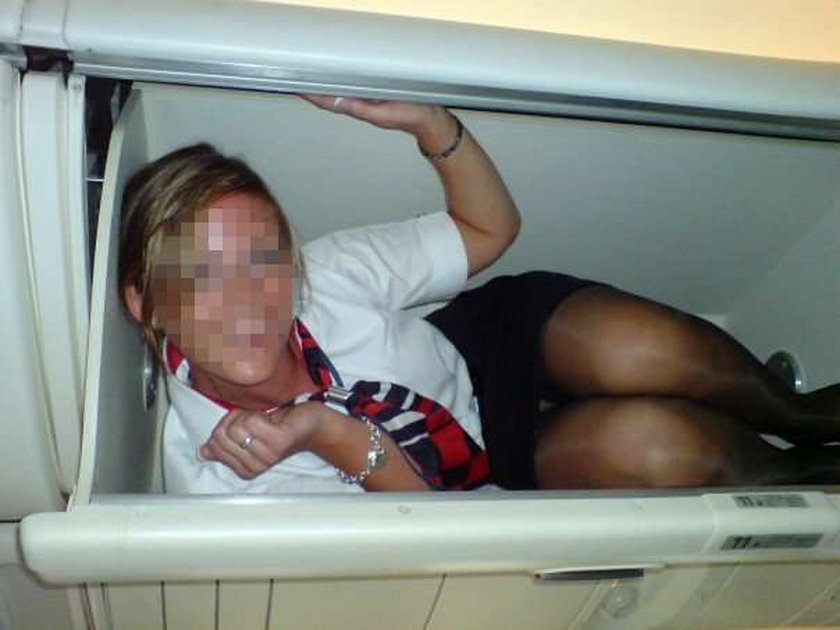 Stewardessy robią striptiz! FOTO