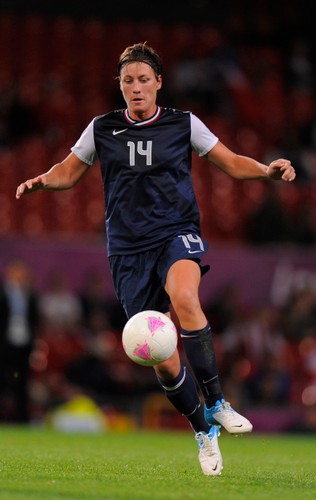 Najlepsza piłkarka świata poślubiła... koleżankę z boiska