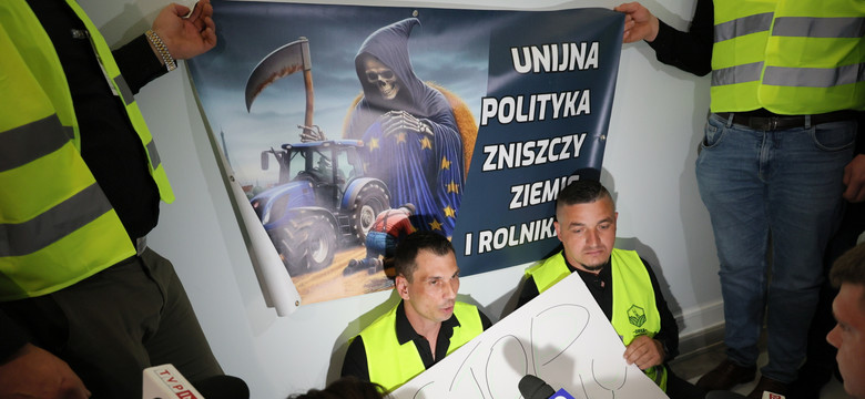 Grupa rolników okupuje Sejm. Żądają spotkania z premierem