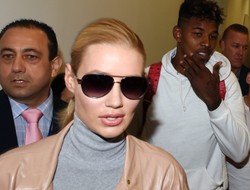 Iggy Azalea po wyjściu z samolotu wygląda nie gorzej niż na scenie
