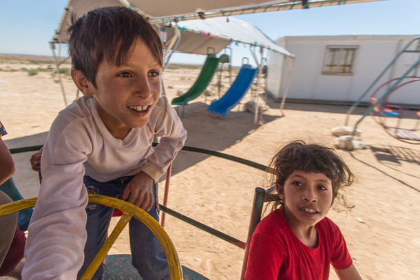 Afrin uwielbia kręcić się na karuzeli do utraty tchu.